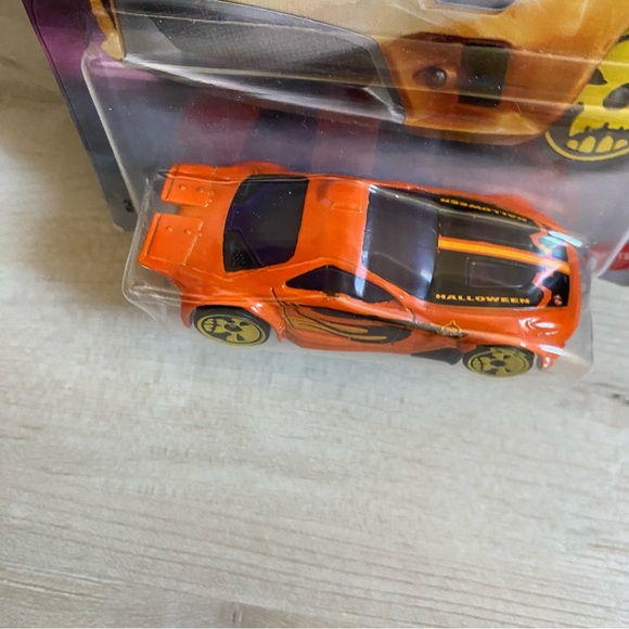 HOT WHEELS • x2‼️ Limited Special Edition Trick Or Treat Halloween Series Cars - Picture 15 of 16